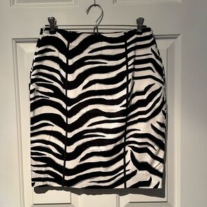 White House|Black Market Zebra Print Skirt. Size 0 (XSmall)